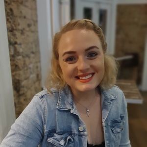 Meet your Posher, Laura